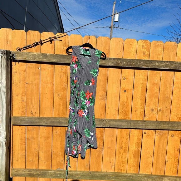 WHO WHAT WEAR Cotton STRIPE Tropical FLORAL Print WRAP RUFFLE Dress Medium - Picture 1 of 9